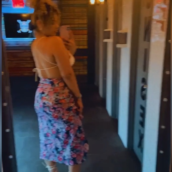 Flower print skirt with slit - Picture 2 of 3